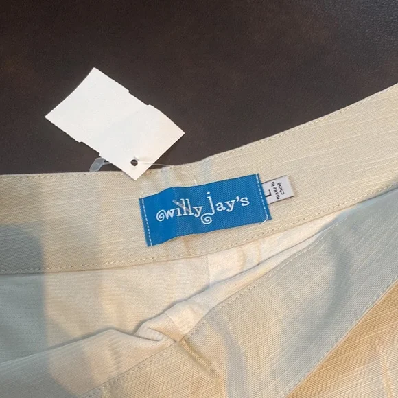 NWT Khaki Scalloped Edge Shorts - Picture 3 of 3